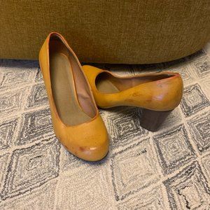 G.H. Bass Paige Mustard Yellow Pumps Block Heel, Size 9.5